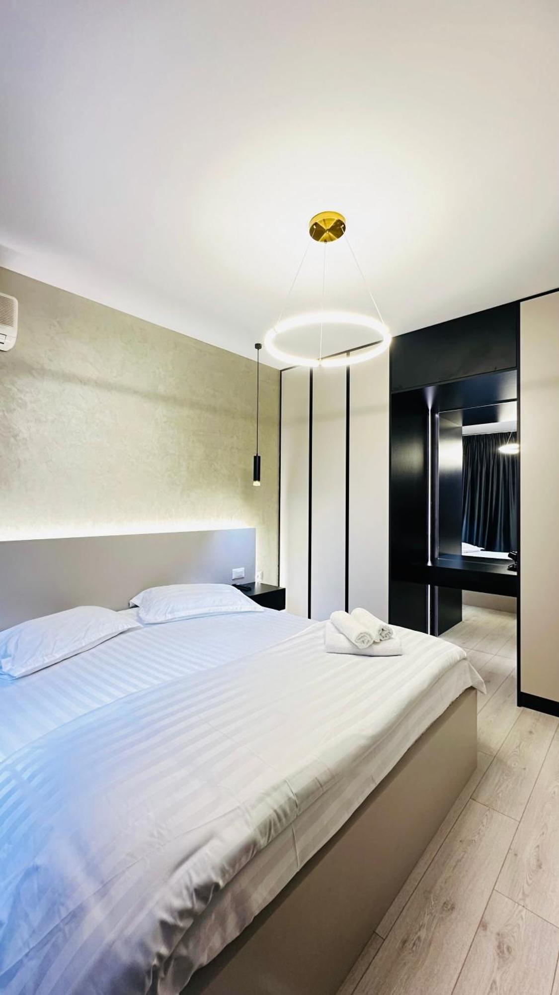 Apartment Luxurious - Self Check-in Tirana