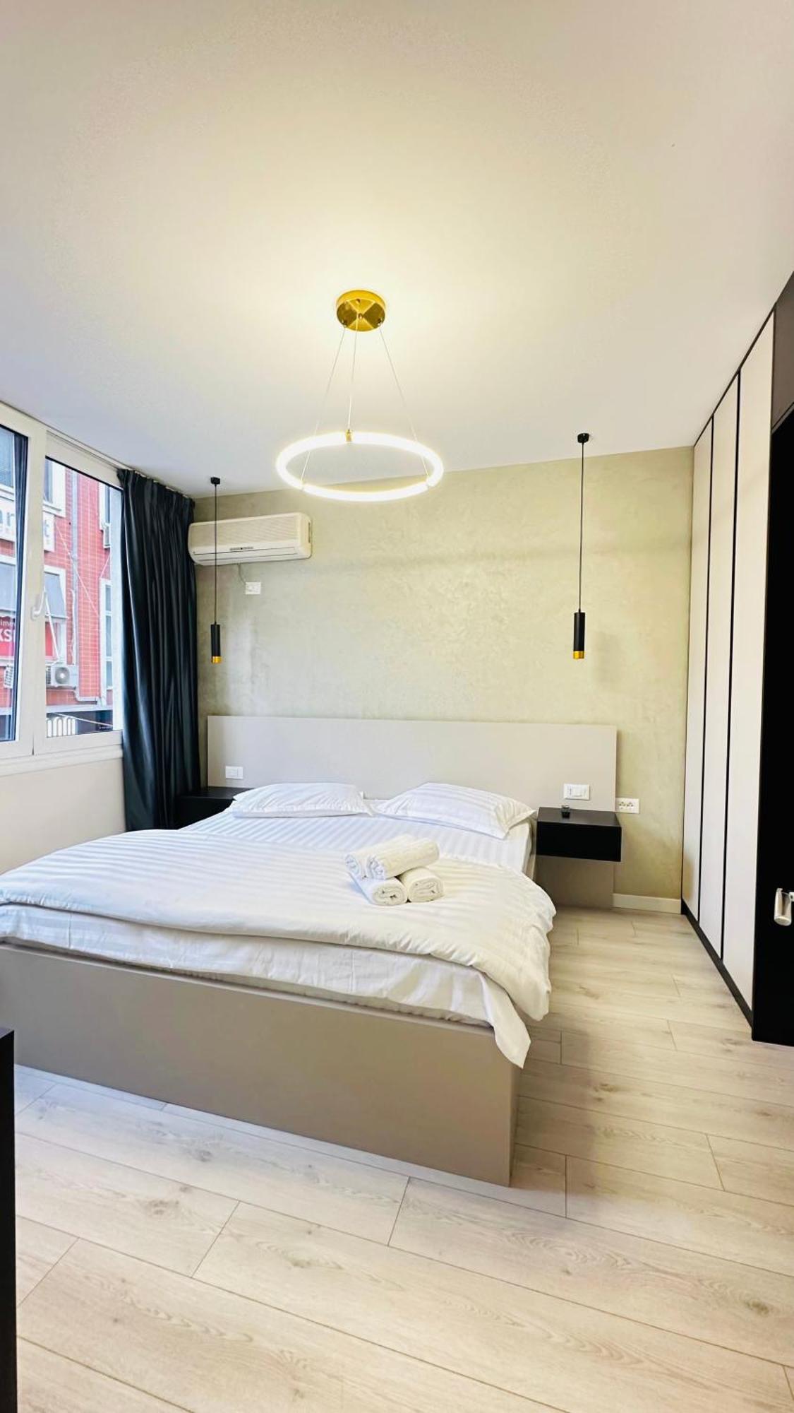 Apartment Luxurious - Self Check-in Tirana