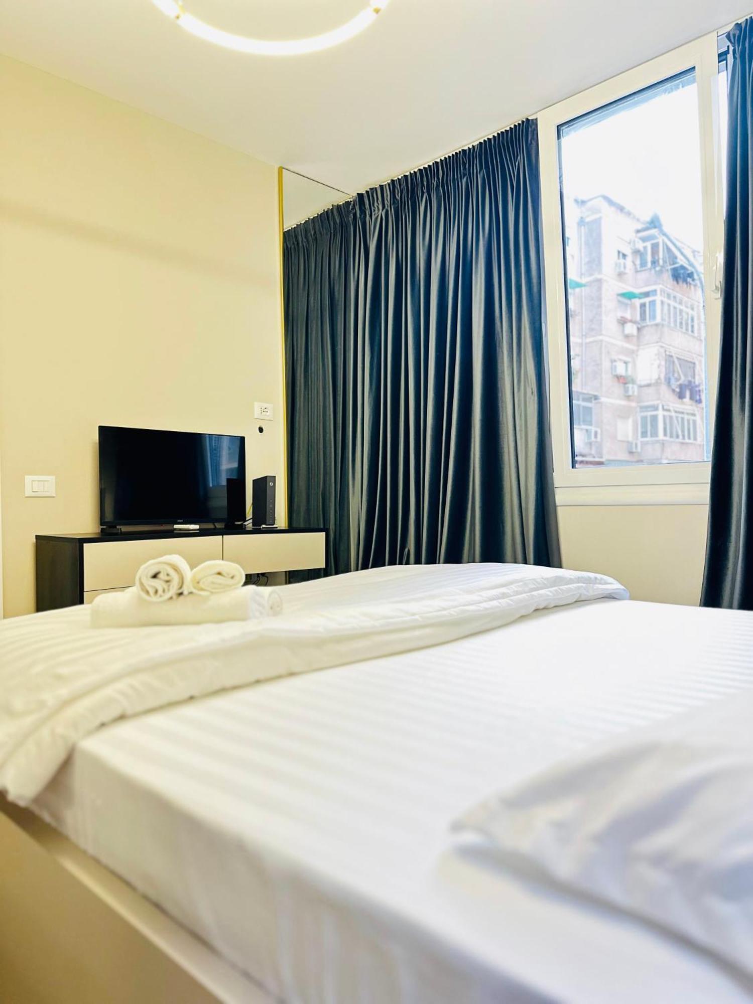 Apartment Luxurious - Self Check-in Tirana