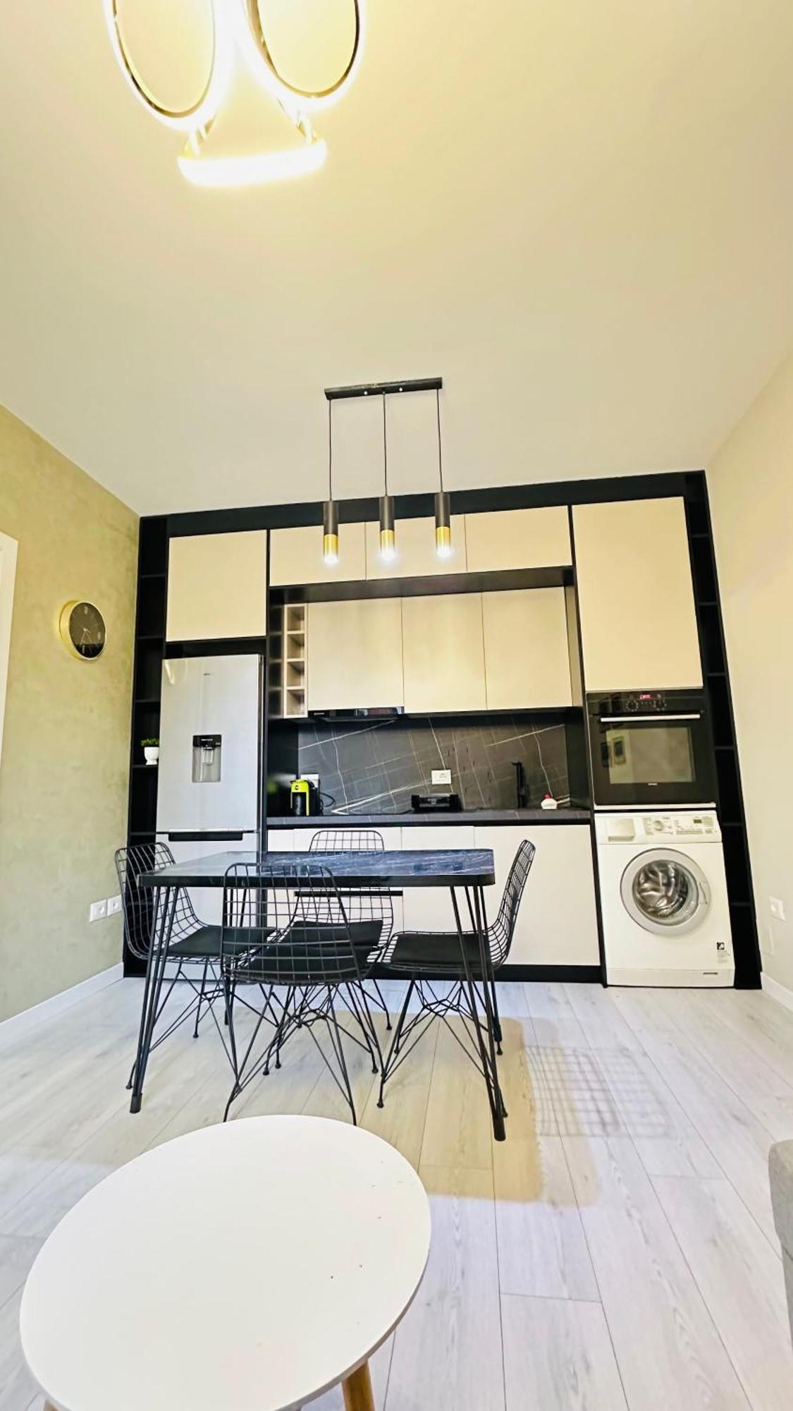 Luxurious - Self Check-in Apartment Tirana