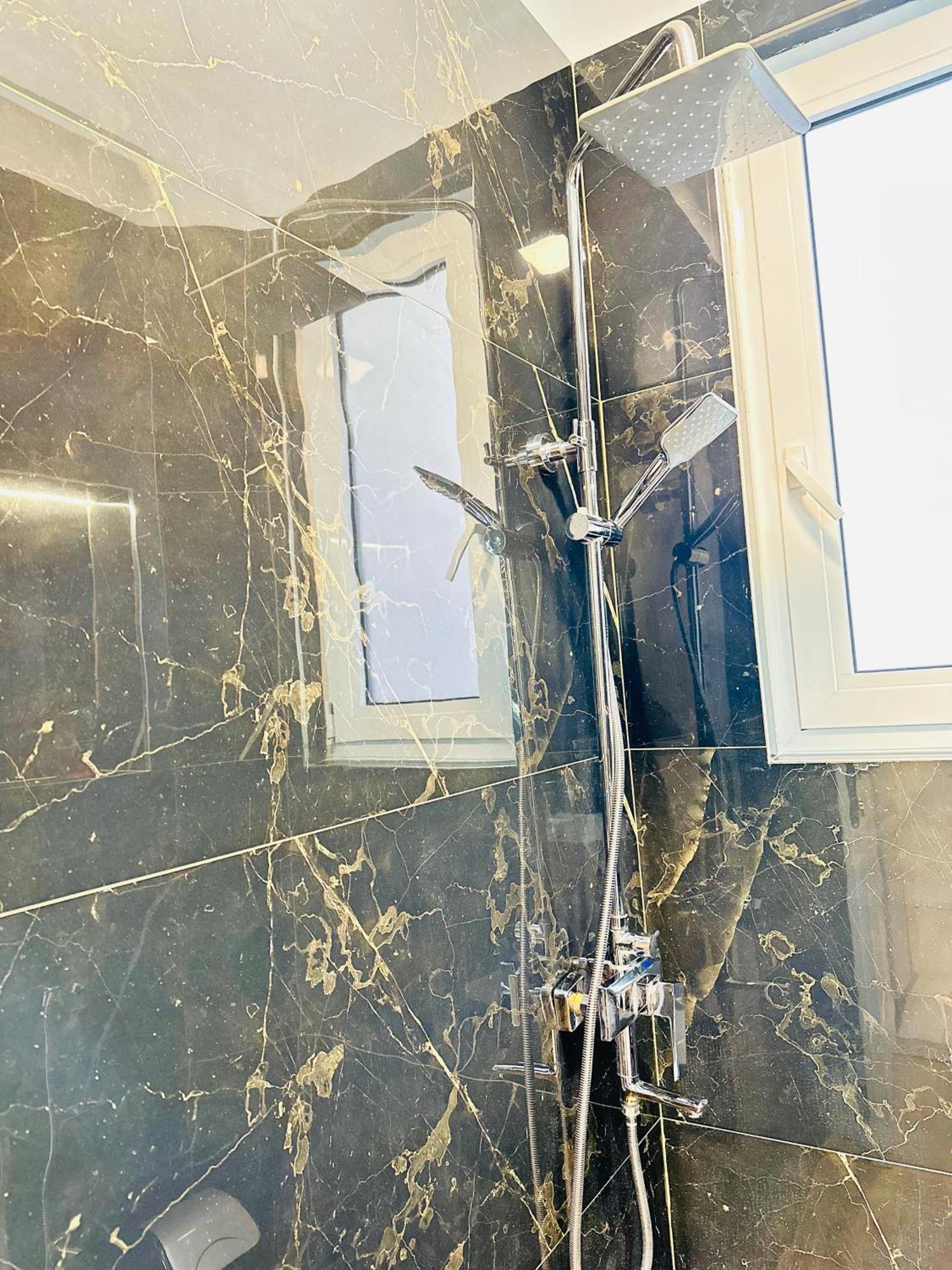 Apartment Luxurious - Self Check-in Tirana