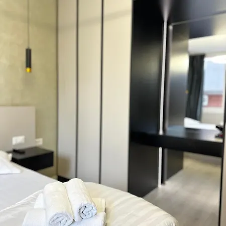 Luxurious Central Stay - Self Check-In Tirana Exterior photo